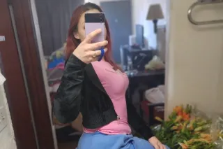 Cute curves, stright to the po... - Image 2