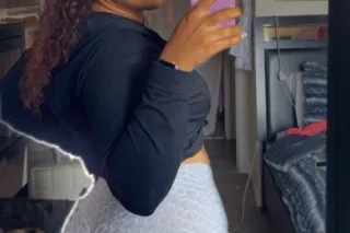 Cum get a bite of this HoneyyBunn 🫦 - Image 3