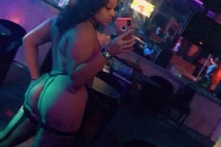 Cum get a bite of this HoneyyBunn 🫦 - Image 5