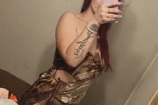 Cute curves, naughty energy, no drama.”• “Delicate looks with a teasing touch.” - Image 1