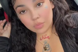 Sexy thick latina waiting to please you 😘🥰 - Image 1