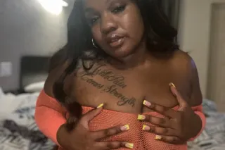 HERE 😏 2girl 💃🏾💃🏼 - Image 1